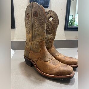 Ariat Square Toe Boots. Like New. Excellent condition.